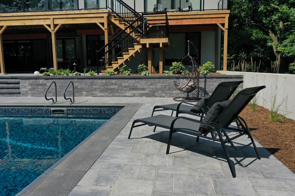Side seating by pool