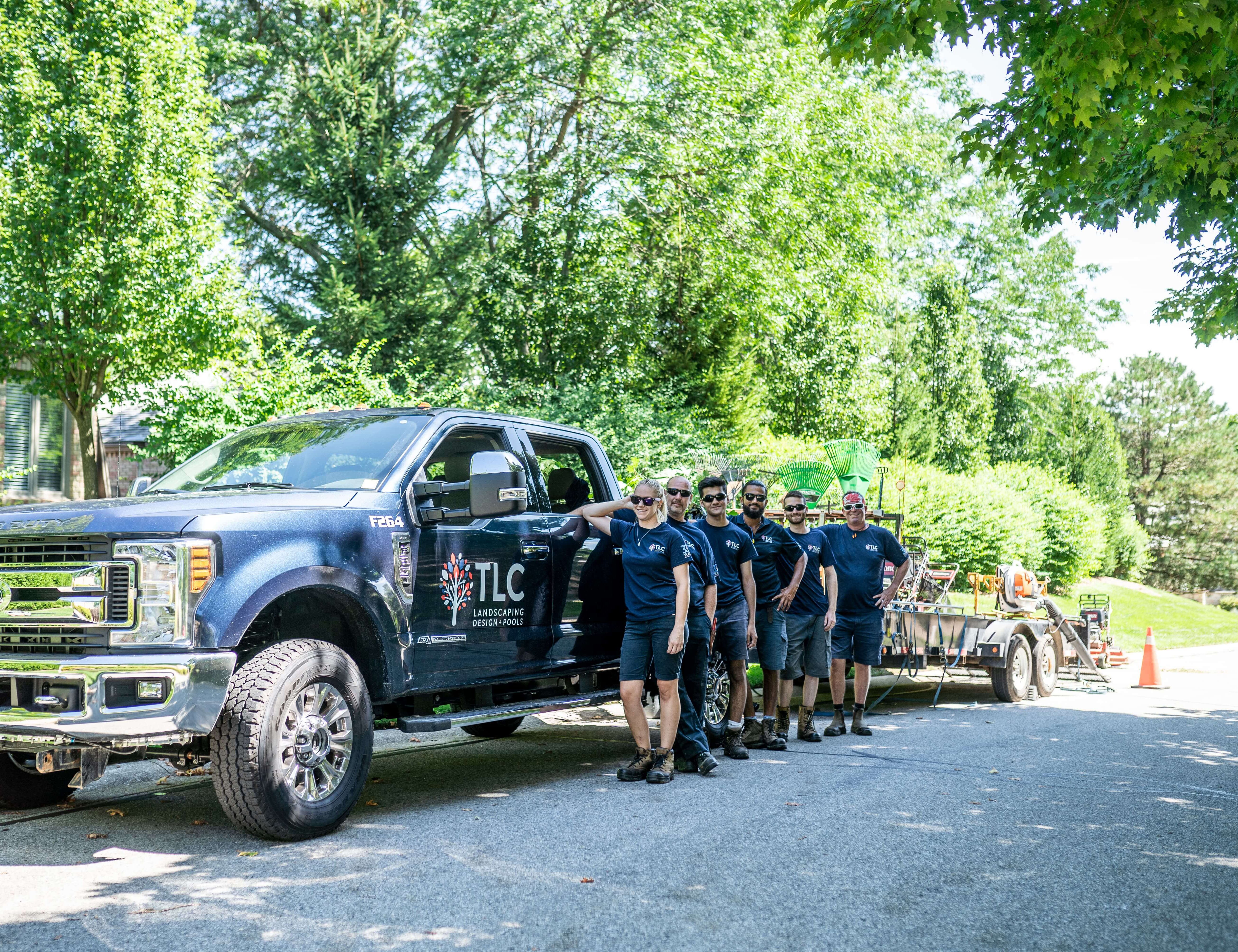 Landscape maintenance, Commercial grounds crew, mowing, edging, lawn care