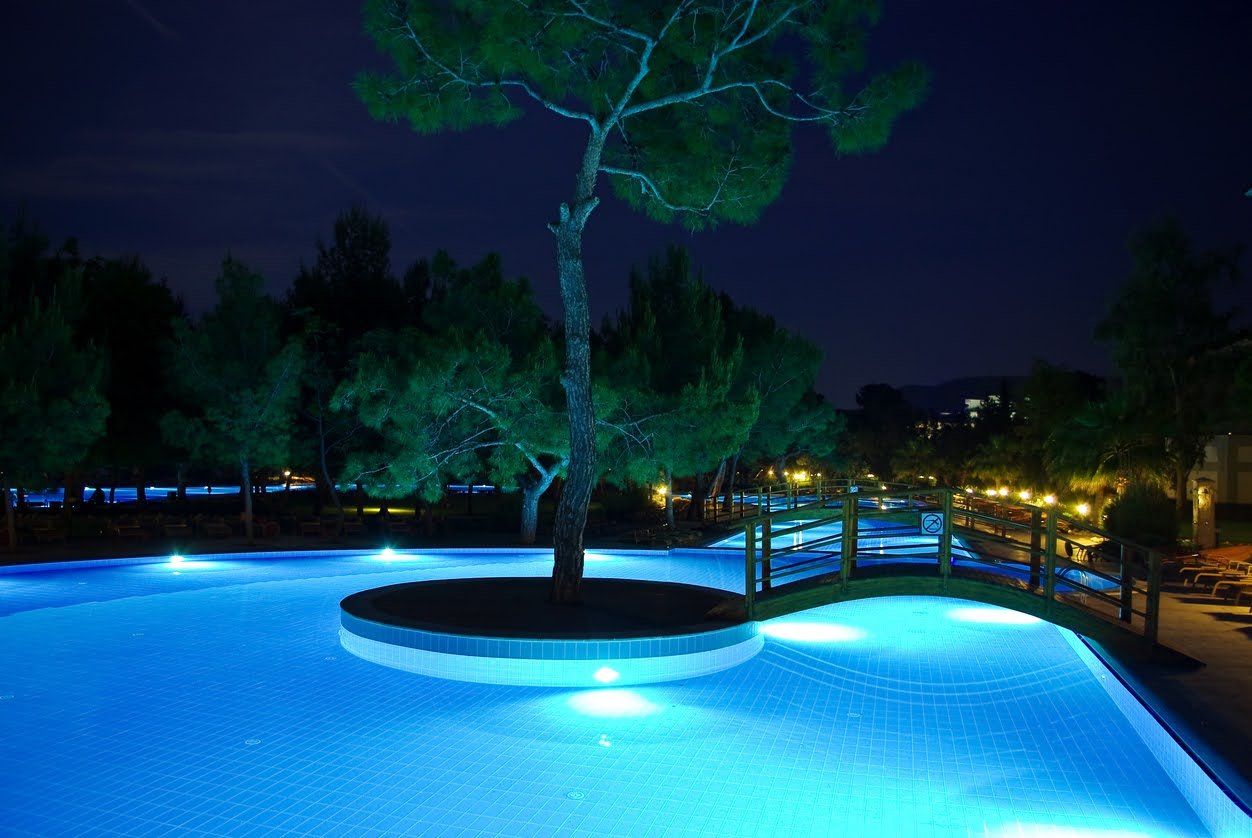 Smart Pool Technology: How to Automate & Monitor Your Vinyl Pool